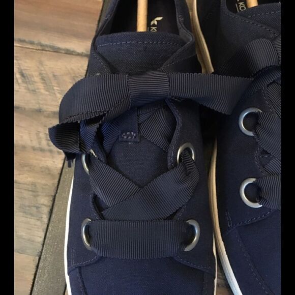 Awesome NWT Koolaburra by UGG sneakers - Picture 3 of 6